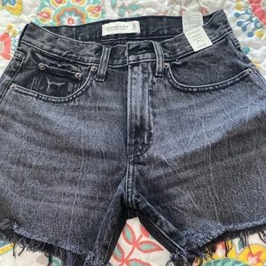 Mid rise boyfriend short